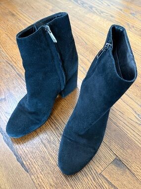 B39 Sam Edelman Black Suede Block Heel Ankle Booties with Side Zip